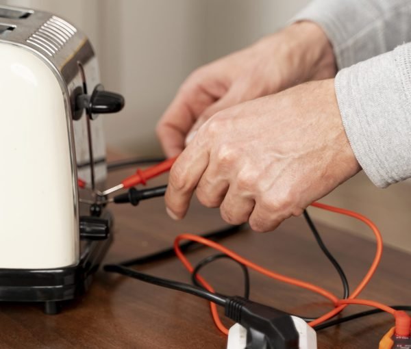 service-maintenance-worker-repairing